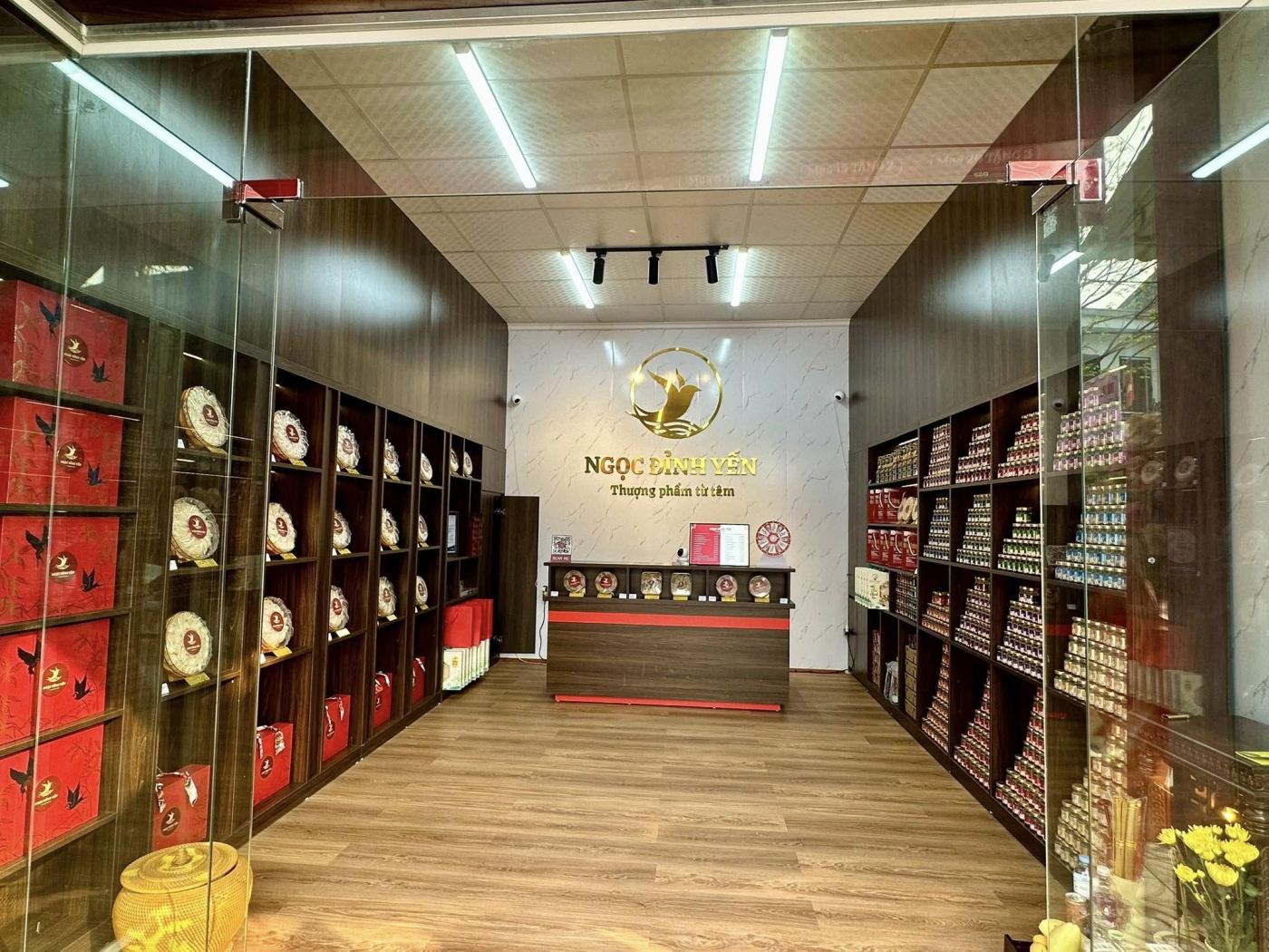 Không gian bên trong cửa hàng